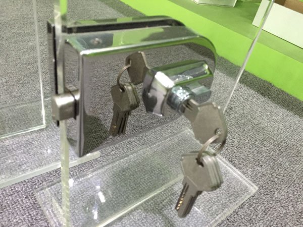 glass door lock with key